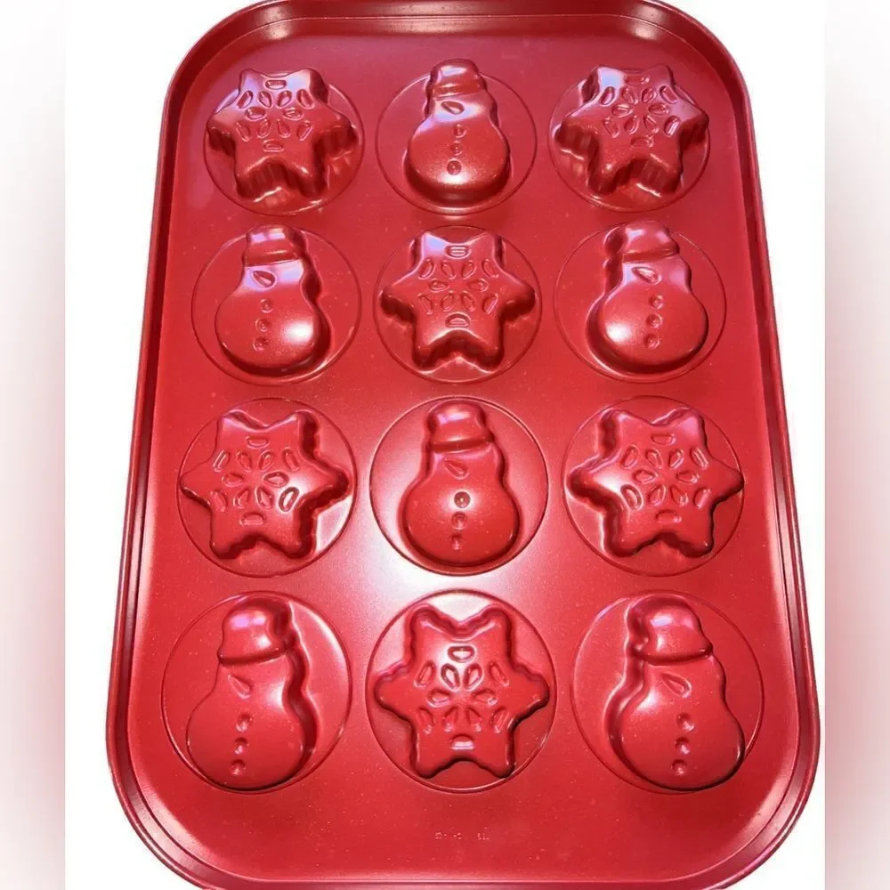 The Pampered Chef Christmas baking‎ pan with twelve molds and 2 shapes